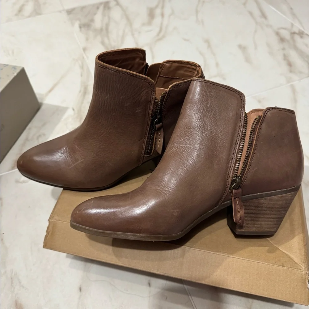 NWT FRYE Brown Leather Double Zip Ankle Boots Booties Size 9